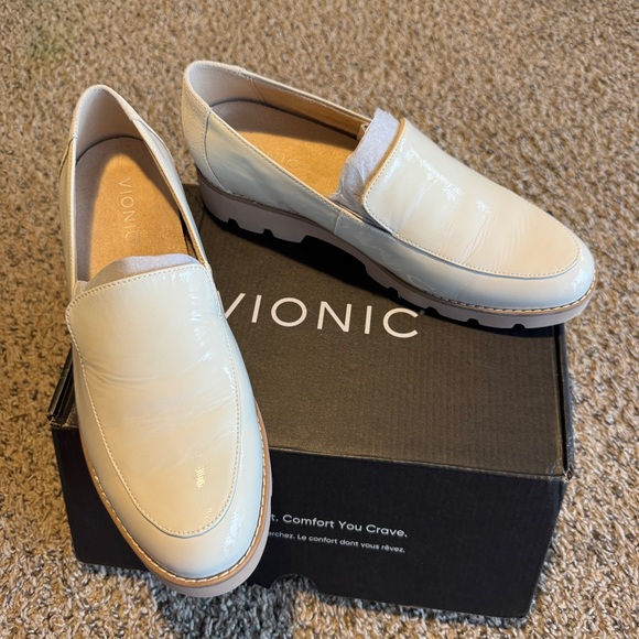 Vionic Kensley Slip On Loafer Cream Women’s 8.5 - Picture 2 of 10